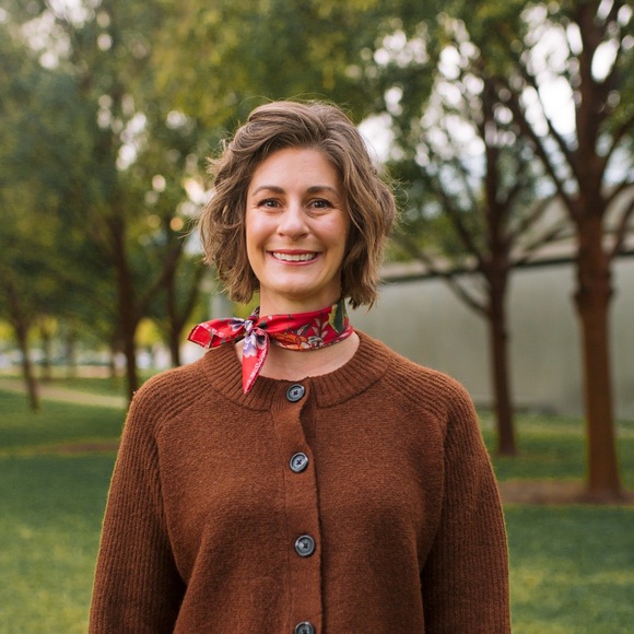 Meet your Posher, Mandy - Picture 2 of 2